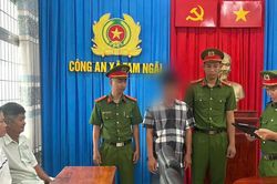Không được mua lòng heo nợ, nam thanh niên dùng dao chém người bán