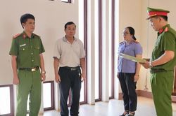 Gia Lai: Khởi tố người đ&agrave;n &ocirc;ng sản xuất hơn 2 tạ c&agrave; ph&ecirc; bột giả