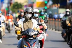 Dự b&aacute;o thời tiết ng&agrave;y 21/10: Nam Bộ oi n&oacute;ng 34 độ C, chiều tối mưa d&ocirc;ng