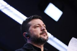 Tổng thống Ukraine Zelensky: Quyết định của Mỹ kh&oacute; giải th&iacute;ch giữa những người bạn