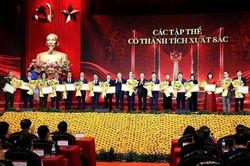 Trung ương Đo&agrave;n nhận danh hiệu tập thể xuất sắc thi ch&iacute;nh luận về bảo vệ nền tảng tư tưởng của Đảng năm 2026