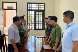 T&agrave;i xế taxi say rượu t&ocirc;ng c&ocirc;ng nh&acirc;n vệ sinh m&ocirc;i trường thương tật 76%