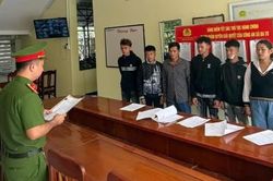 Bị tấn c&ocirc;ng bởi nh&oacute;m c&oacute; hung kh&iacute;, người chuẩn bị dao chống đỡ cũng bị khởi tố
