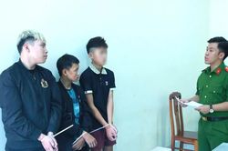 Vụ đập k&iacute;nh h&agrave;ng loạt &ocirc; t&ocirc; ở Nghệ An: H&eacute; lộ động cơ g&acirc;y &aacute;n