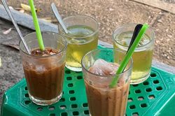 Th&oacute;i quen uống tr&agrave; v&agrave; c&agrave; ph&ecirc; hằng ng&agrave;y c&oacute; ảnh hưởng đến thận kh&ocirc;ng?