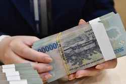 Ng&acirc;n h&agrave;ng giảm l&atilde;i suất: Chia &aacute;p lực để 'gồng' gi&aacute; cổ phiếu, lợi nhuận