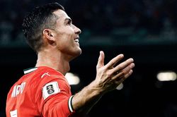 Bồ Đào Nha giơ cao đánh khẽ với Cristiano Ronaldo