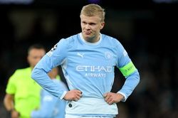 Man City nguy cơ bị trừ điểm nặng, xuống đ&aacute; giải hạng nhất Anh