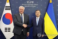 H&agrave;n Quốc r&uacute;t th&ecirc;m nh&acirc;n vi&ecirc;n đại sứ qu&aacute;n ở Ukraine về nước