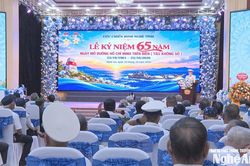 Cựu chiến binh Nghệ Tĩnh kỷ niệm 65 năm Ng&agrave;y mở đường Hồ Ch&iacute; Minh tr&ecirc;n biển