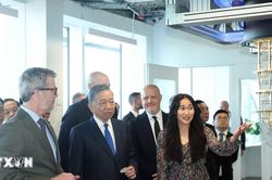 Tổng B&iacute; thư, Chủ tịch nước T&ocirc; L&acirc;m thăm Viện Nghi&ecirc;n cứu Niels Bohr của Đại học Copenhagen