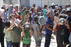 Chuẩn bị triển khai lực lượng quốc tế tới Gaza, cứu trợ bị cắt giảm