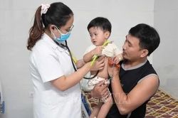 Gia tăng trẻ nhập viện do bệnh nhiễm khuẩn h&ocirc; hấp khi giao m&ugrave;a