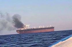 Iran tuy&ecirc;n bố hai t&agrave;u dầu tr&uacute;ng thủy l&ocirc;i ở eo biển Hormuz, gi&aacute; dầu cao nhất 5 th&aacute;ng