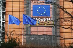 EU chật vật t&igrave;m th&ecirc;m 70 tỷ euro hỗ trợ Ukraine