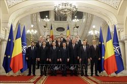 Romania ph&ecirc; chuẩn ch&iacute;nh phủ mới, chấm dứt nhiều th&aacute;ng bế tắc ch&iacute;nh trị