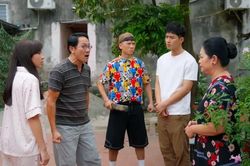 'X&oacute;m nhỏ': Chuyện mưu sinh, t&igrave;nh người giữa l&ograve;ng H&agrave; Nội