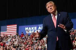 &Ocirc;ng Trump: Mỹ sẽ &ldquo;bốc ch&aacute;y&rdquo; như Ph&aacute;p nếu phe D&acirc;n chủ thắng cử