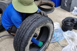 Mút tiêu âm lốp ô tô dán sai kỹ thuật có thể gây họa?