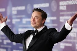 Elon Musk tuy&ecirc;n bố tặng cổ phần SpaceX cho trẻ em Mỹ