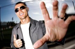 Ronaldo mất thu nhập 38 gi&acirc;y để đ&oacute;ng phạt việc rời đội tuyển Bồ Đ&agrave;o Nha