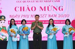 Bản lĩnh của phụ nữ Quản l&yacute; xuất nhập cảnh qua cuộc thi 'Cặp đ&ocirc;i ho&agrave;n hảo - Tr&iacute;, T&agrave;i, Sắc'