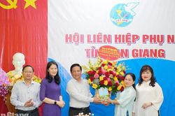 THĂM, CH&Uacute;C MỪNG HỘI LHPN VIỆT NAM TỈNH AN GIANG: Chủ tịch UBND tỉnh An Giang Hồ Văn Mừng đề nghị ph&aacute;t huy vai tr&ograve; phụ nữ trong ph&aacute;t triển kinh tế