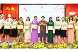 Tuy&ecirc;n dương 12 nữ c&aacute;n bộ, nh&acirc;n vi&ecirc;n đạt danh hiệu &ldquo;Phụ nữ hai giỏi&rdquo;