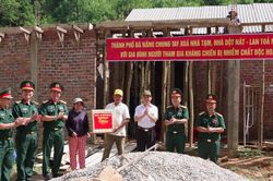 Đẩy nhanh tiến độ x&oacute;a nh&agrave; tạm cho gia đ&igrave;nh ch&iacute;nh s&aacute;ch tại x&atilde; S&ocirc;ng K&ocirc;n