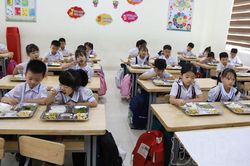 Đảm bảo an to&agrave;n, chất lượng bữa ăn học đường