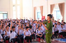 Ngăn chặn hiểm họa ma t&uacute;y học đường