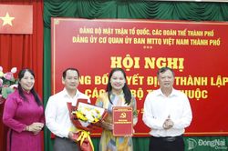 Đảng ủy Cơ quan Ủy ban MTTQ Việt Nam th&agrave;nh phố c&ocirc;ng bố c&aacute;c quyết định về th&agrave;nh lập c&aacute;c chi bộ trực thuộc