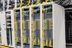 Big Tech tăng vay nợ cho ph&aacute;t triển AI, lo ngại khả năng thu hồi vốn
