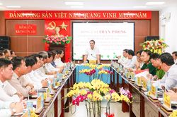 B&iacute; thư Tỉnh ủy Trần Phong l&agrave;m việc với Ban Thường vụ Đảng ủy 5 x&atilde; khu vực ph&iacute;a nam tỉnh