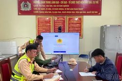 Đăng video lạng l&aacute;ch, đ&aacute;nh v&otilde;ng l&ecirc;n mạng x&atilde; hội, nam thanh ni&ecirc;n bị c&ocirc;ng an triệu tập