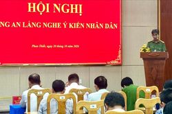 Hội nghị 'C&ocirc;ng an lắng nghe &yacute; kiến nh&acirc;n d&acirc;n' tại Phan Thiết