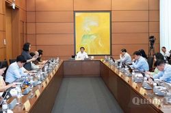 Đo&agrave;n đại biểu Quốc hội tỉnh g&oacute;p &yacute; c&aacute;c dự &aacute;n luật, nghị quyết của Quốc hội