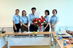 L&atilde;nh đạo Cục C&ocirc;ng nghiệp l&agrave;m việc với Trung t&acirc;m Hỗ trợ ph&aacute;t triển c&ocirc;ng nghiệp (IDC)