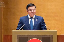 Bộ trưởng Bộ C&ocirc;ng Thương L&ecirc; Mạnh H&ugrave;ng tr&igrave;nh b&agrave;y Tờ tr&igrave;nh dự &aacute;n Luật sửa đổi 4 Luật