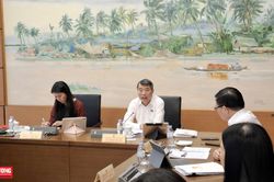 Thủ tướng L&ecirc; Minh Hưng: Phải tạo được sự c&acirc;n bằng giữa lợi &iacute;ch quốc gia, quyền lợi của người d&acirc;n v&agrave; thu h&uacute;t đầu tư ph&aacute;t triển điện lực