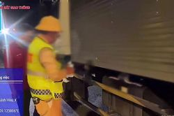 Bị tạm giữ bằng l&aacute;i vẫn chạy xe tr&ecirc;n cao tốc, t&agrave;i xế v&agrave; chủ xe bị phạt gần 80 triệu đồng