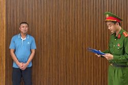 Bắt tạm giam người đ&agrave;n &ocirc;ng cầm dao chặn xe, đe dọa người đi đường ở Quảng Trị