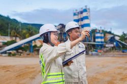Những 'b&ocirc;ng hồng th&eacute;p' tr&ecirc;n cung đường cao tốc