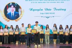 Cục Thuế, Cục Hải quan trao học bổng cho sinh vi&ecirc;n xuất sắc Khoa Thuế v&agrave; Hải quan