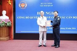 Cục Hải quan trao quyết định bổ nhiệm t&acirc;n Chi cục trưởng Hải quan khu vực XVI