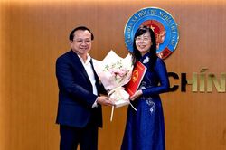 Ph&oacute; vụ trưởng Vụ Tổ chức c&aacute;n bộ l&agrave;m Ph&oacute; cục trưởng Cục Quản l&yacute;, gi&aacute;m s&aacute;t bảo hiểm