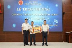 Thuế Đắk Lắk trao thưởng 60 triệu đồng cho 14 h&oacute;a đơn may mắn