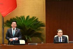 Tập trung th&aacute;o gỡ điểm nghẽn, th&uacute;c đẩy sản xuất, kinh doanh