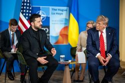 &Ocirc;ng Trump muốn người kh&aacute;c thay &ocirc;ng Zelensky đ&agrave;m ph&aacute;n cho Ukraine