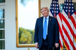 &Ocirc;ng Trump để ngỏ khả năng họp ba b&ecirc;n với l&atilde;nh đạo Trung Quốc, Nga